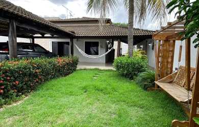 Imagem: A casa possui 3 Dormitórios, 3 Banheiros, 4 Vagas na garagem