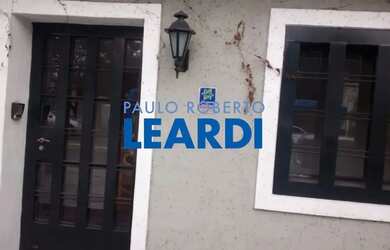 Imagem: O depósito possui 5 Vagas na garagem e 300m² de Área e está