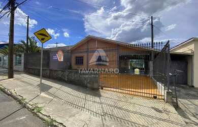 Imagem: A casa possui 3 Dormitórios, 1 Banheiro, 1 Vaga na garagem