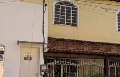 Imagem: A casa possui 3 Dormitórios, 4 Banheiros, 2 Vagas na garagem