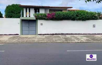 Imagem: A casa possui 4 Dormitórios, 5 Banheiros, 5 Vagas na garagem