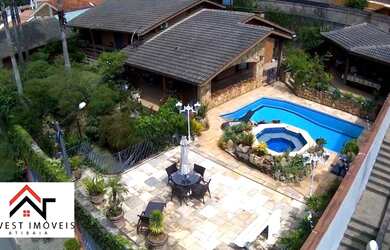 Imagem: A casa possui 3 Dormitórios, 4 Banheiros, 509m² de Área e