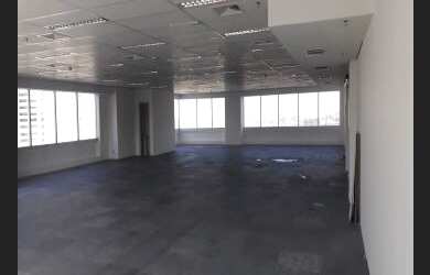 Imagem: O depósito possui 5 Vagas na garagem, 2.036m² de Área e