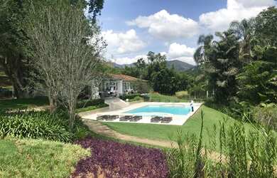 Imagem: O terreno possui 10.012m² de Área e está localizado em Corrêas