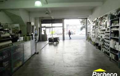 Imagem: O depósito possui 747m² de Área e está localizado em Água