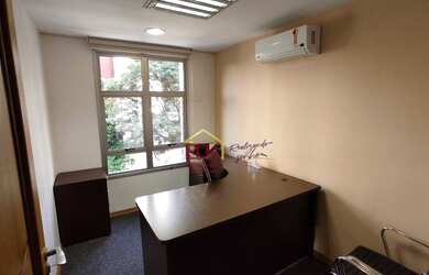 Imagem: O depósito possui 5 Vagas na garagem, 277m² de Área e está