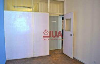 Imagem: O depósito possui 98m² de Área e está localizado em Centro