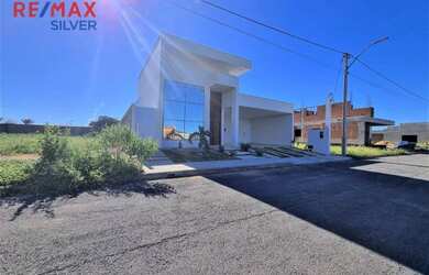 Imagem: A casa em condomínio possui 3 Dormitórios, 4 Banheiros, 2