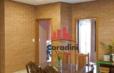 Imagem: A casa em condomínio possui 3 Dormitórios, 3 Banheiros, 5