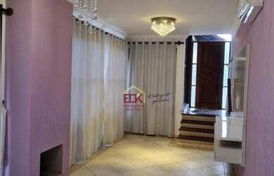 Imagem: A casa em condomínio possui 4 Dormitórios, 3 Banheiros, 5