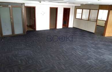 Imagem: O depósito possui 2 Vagas na garagem, 130m² de Área e está