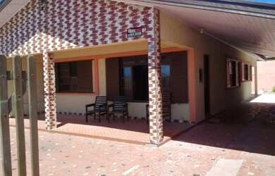 Imagem 2: Casa na Av Beira Mar. Churrasqueira, Varanda, 4 Vagas na garageme4 Dormitórios