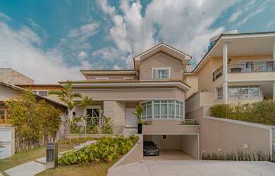 Imagem: A casa possui 5 Dormitórios, 5 Banheiros, 5 Vagas na garagem