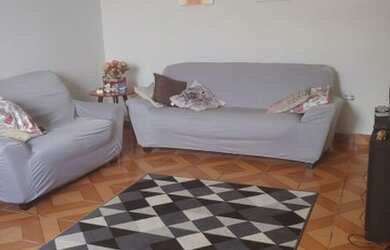 Imagem: A casa possui 3 Dormitórios, 3 Banheiros, 1 Vaga na garagem