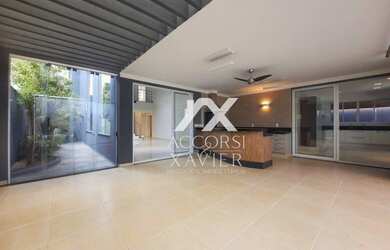 Imagem: A casa em condomínio possui 4 Dormitórios, 5 Banheiros, 4