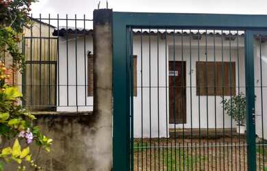 Imagem: A casa possui 2 Dormitórios, 1 Banheiro, 1 Vaga na garagem