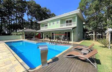 Imagem: A casa possui 4 Dormitórios, 2 Banheiros, 4 Vagas na garagem