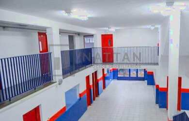 Imagem: O depósito possui 4 Vagas na garagem, 2.100m² de Área e