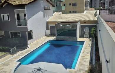 Imagem: A casa possui 3 Dormitórios, 4 Banheiros, 2 Vagas na garagem