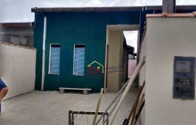 Imagem: A casa possui 2 Dormitórios, 2 Banheiros, 2 Vagas na garagem