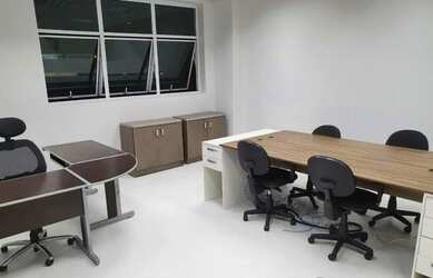 Imagem: O depósito possui 5 Vagas na garagem, 319m² de Área e está