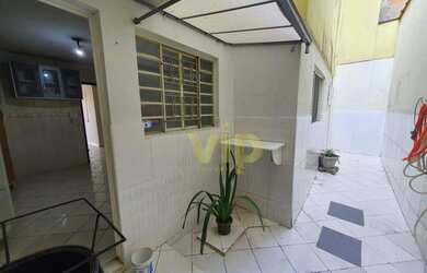 Imagem: O apartamento possui 3 Dormitórios, 1 Banheiro, 1 Vaga na garagem