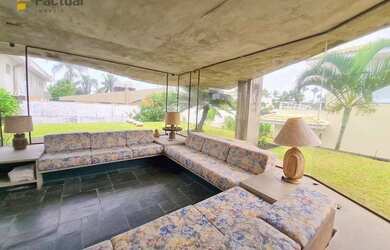 Imagem: A casa possui 3 Dormitórios, 3 Banheiros, 2 Vagas na garagem