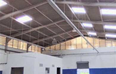 Imagem: O depósito possui 5 Vagas na garagem, 750m² de Área e está