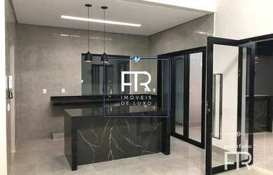 Imagem: A casa possui 3 Dormitórios, 3 Banheiros, 4 Vagas na garagem