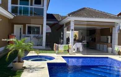 Imagem: A casa possui 4 Dormitórios, 5 Banheiros, 3 Vagas na garagem