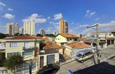 Imagem: A casa possui 3 Dormitórios, 2 Banheiros, 3 Vagas na garagem