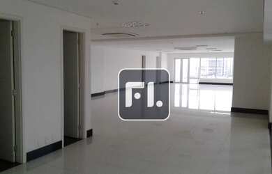 Imagem: O depósito possui 4 Vagas na garagem, 144m² de Área e está