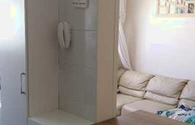 Imagem: O apartamento possui 2 Dormitórios, 1 Banheiro, 1 Vaga na garagem