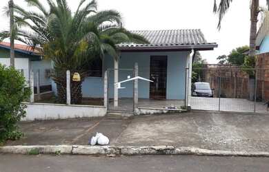 Imagem: A casa possui 2 Dormitórios, 1 Banheiro, 1 Vaga na garagem