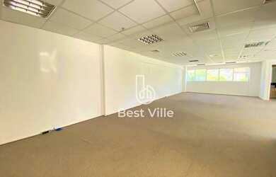 Imagem: O depósito possui 3 Vagas na garagem, 126m² de Área e está