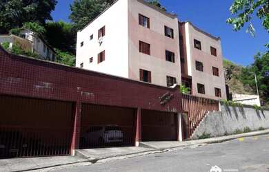 Imagem: O apartamento possui 3 Dormitórios, 1 Banheiro, 1 Vaga na garagem