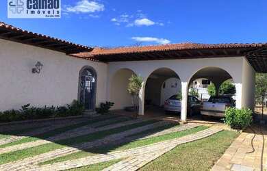 Imagem: A casa possui 4 Dormitórios, 5 Banheiros, 5 Vagas na garagem