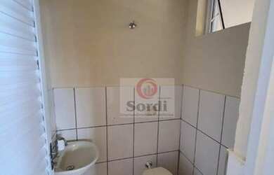 Imagem: O depósito possui 5 Vagas na garagem e 165m² de Área e está