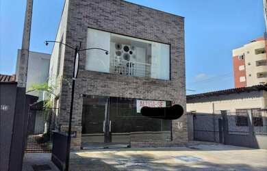 Imagem: O depósito possui 3 Vagas na garagem, 83m² de Área e está