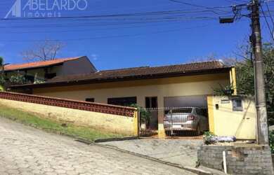 Imagem: A casa possui 2 Dormitórios, 2 Banheiros, 1 Vaga na garagem