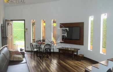 Imagem: A casa possui 4 Dormitórios, 3 Banheiros, 4 Vagas na garagem