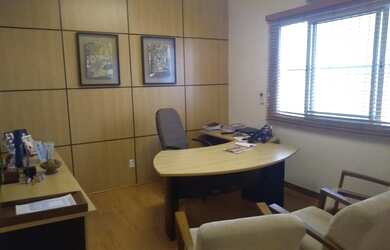 Imagem: O depósito possui 4 Vagas na garagem, 326m² de Área e Imóvel