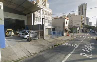 Imagem: O depósito possui 5 Vagas na garagem, 657m² de Área e está
