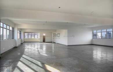 Imagem: O depósito possui 1 Vaga na garagem, 238m² de Área e está