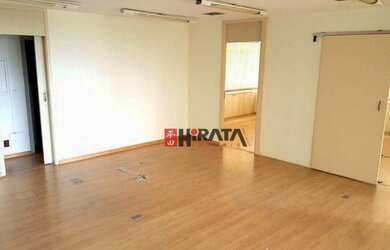 Imagem: O depósito possui 2 Vagas na garagem, 130m² de Área e está