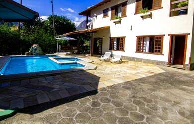 Imagem: A casa possui 5 Dormitórios, 5 Banheiros, 5 Vagas na garagem