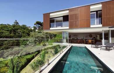 Imagem: A casa em condomínio possui 3 Dormitórios, 5 Banheiros, 2