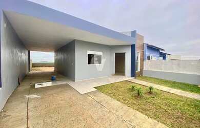 Imagem: A casa possui 2 Dormitórios, 1 Banheiro, 2 Vagas na garagem