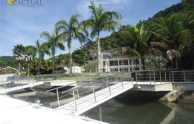 Imagem: A casa em condomínio possui 5 Dormitórios, 5 Banheiros, 5