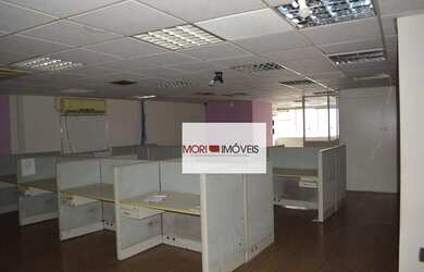 Imagem: O depósito possui 1 Vaga na garagem e 376m² de Área e está